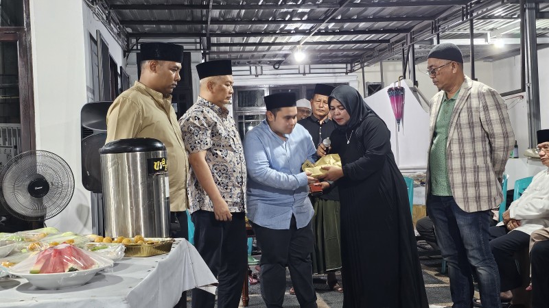 PWI Pusat Serahkan Uang Duka, Mengenang Kebaikan Almarhum Zulmansyah Sekedang di Malam Ketiga 