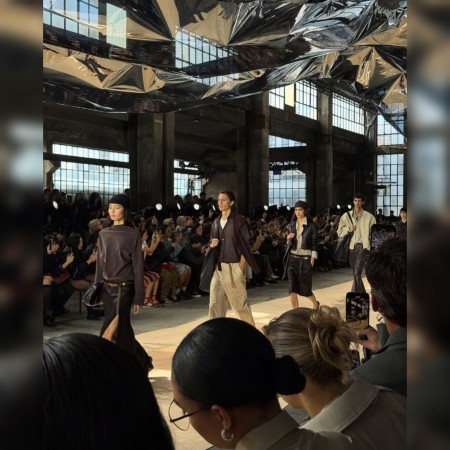 Retro Direvitalisasi: Estetika 90-an dan 2010-an pada Runway 2026 