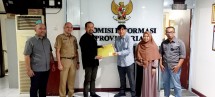 BPK Riau Perdana Serahkan Laporan PPID ke KI Riau