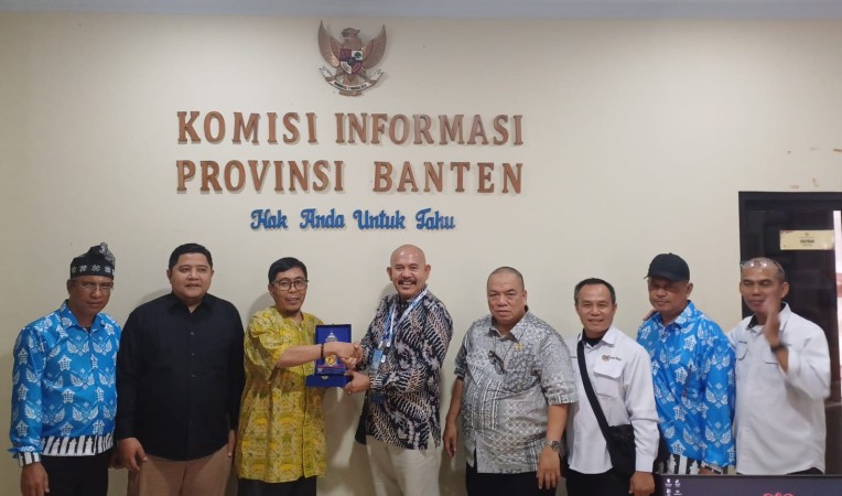 ForKI Riau Perkuat Kapasitas Literasi Keterbukaan Informasi Lewat FGD di KI Banten