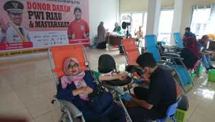 Targetkan 77, Donor Darah PWI Riau Kumpulkan 117 Kantong