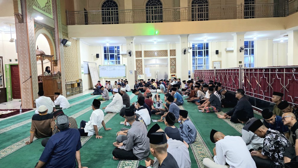 Niat Yang Benar Sumber Keberkahan, Pesan Ustadz Mahfudz di Malam Keenam Tarawih Masjid Al-Jihad 