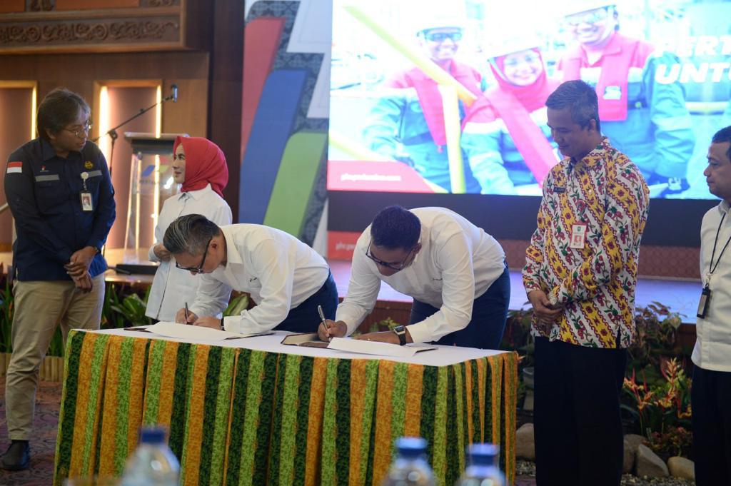 Tingkatkan SDM Riau, PHR Tanda Tangani MoU Program Penyaluran Beasiswa Prestasi