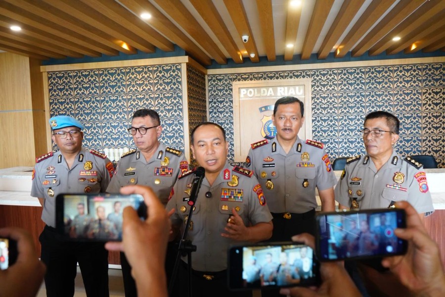 Komitmen Sapu Bersih Narkoba, Kapolda Riau dan Jajaran Jalani Tes Urine