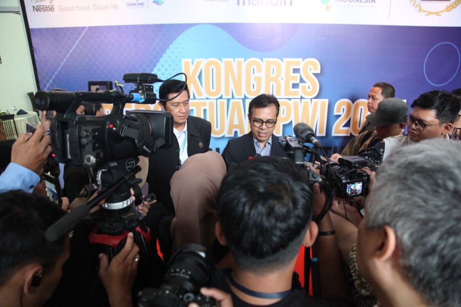 Persatuan Jadi Kunci, Wamen Komdigi: Jurnalisme Profesional Hadapi Krisis Akurasi Informasi
