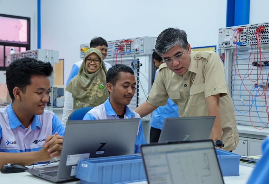 Optimalkan Penyerapan Tenaga Kerja, Menaker Yassierli Perkuat Program Link and Match Vokasi