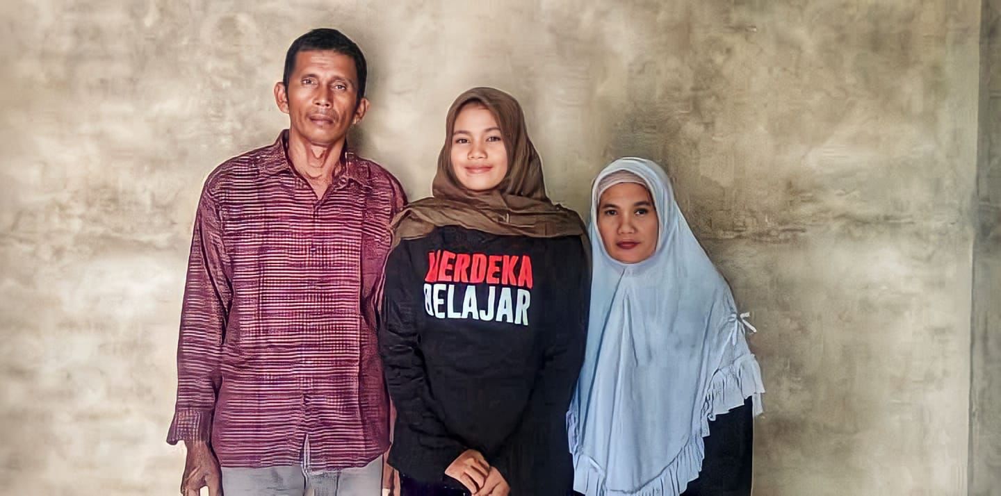 Kisah Nuraini, Anak Nelayan Sungai Rokan Raih Beasiswa PHR ke Universitas Pertamina