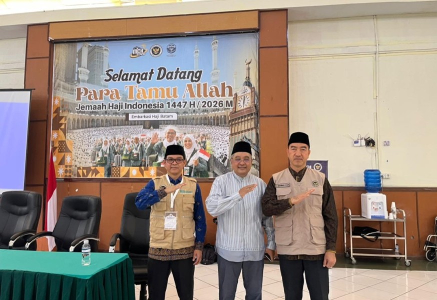 Kloter BTH 10 Tiba di Batam, Kakanwil Kemenhaj Riau Ingatkan Jemaah Waspadai Cuaca Ekstrem