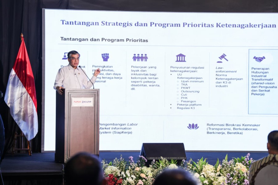 Menaker Yassierli Ingatkan Pekerja Adaptasi AI 