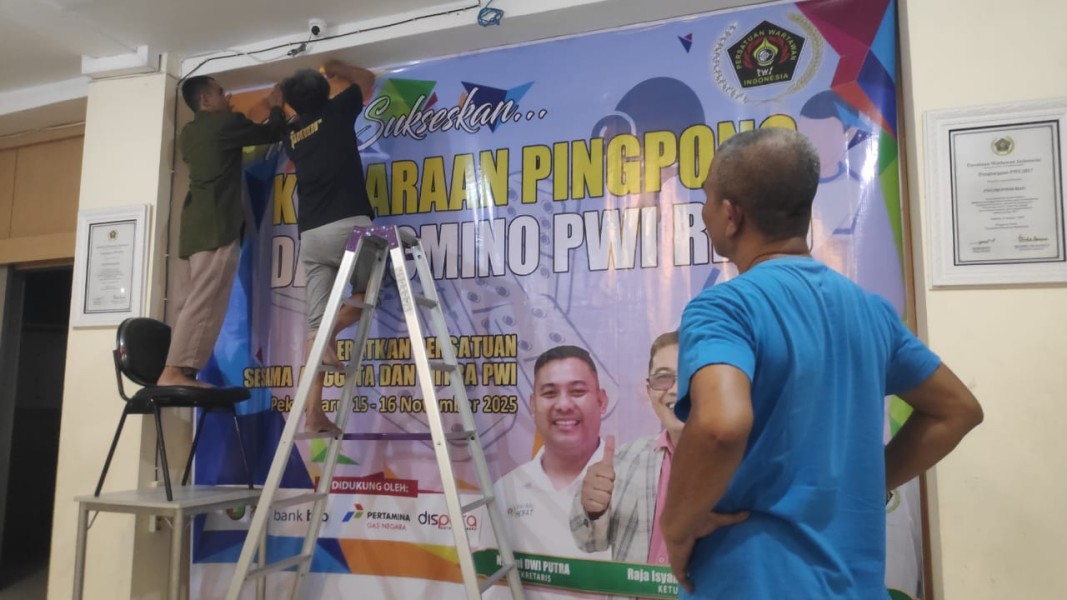 Menjelang Kejuaraan Domino dan Pingpong, Kantor PWI Riau Rampungkan Persiapan Final