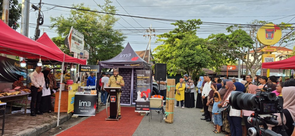 IM3 Indosat Perkuat UMKM Padang: Hadirkan Konektivitas dan Edukasi Digital di Pasar Kuliner Jati