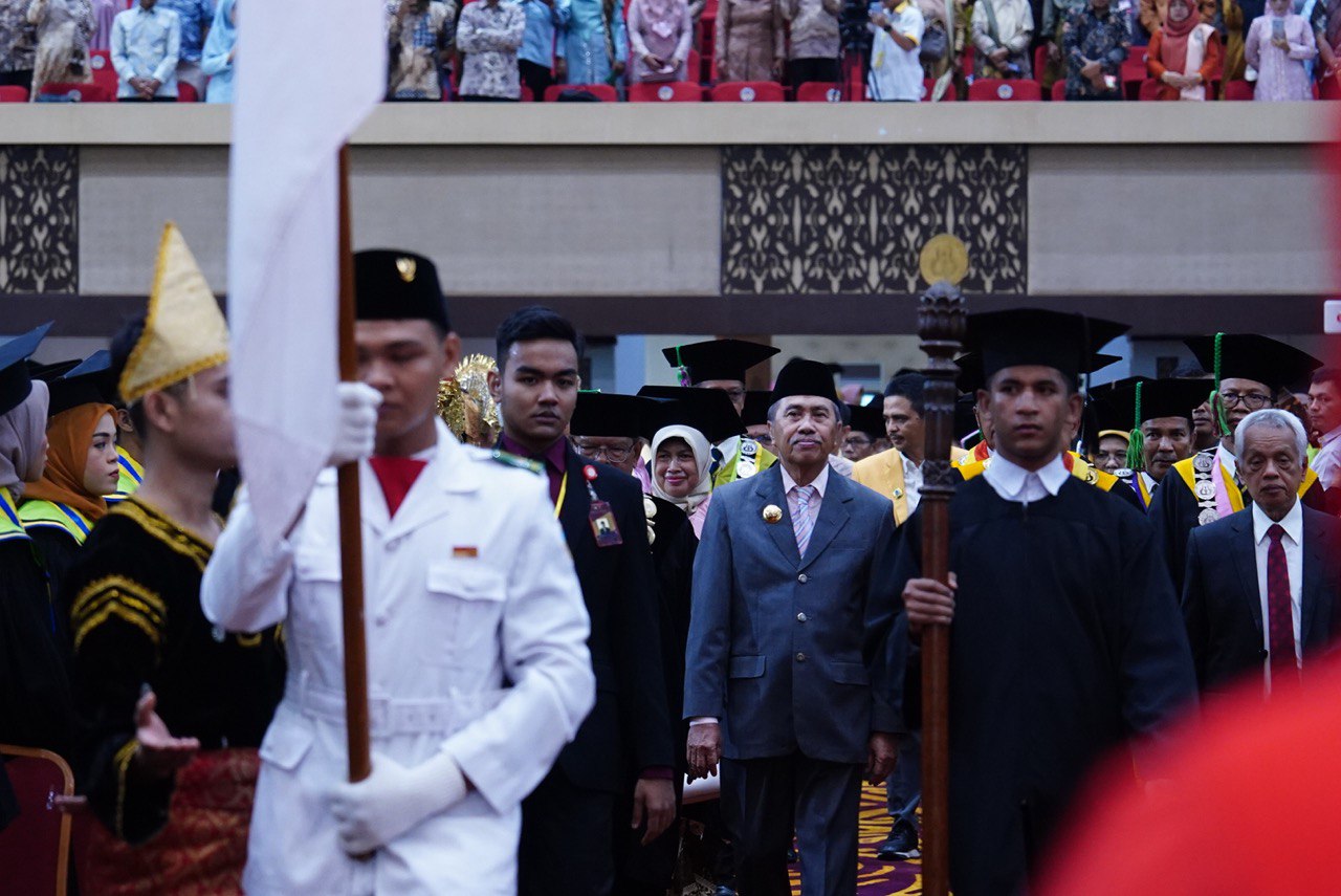 Dihadapan Ribuan Mahasiswa UNP, Gubri Syamsuar Berbagi Pengalaman