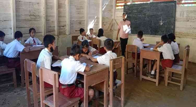 Ketimpangan Pendidikan sebagai Tantangan Pemenuhan Hak dan Kewajiban Warga Negara di Indonesia