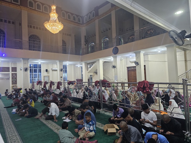 Tausiyah Ramadhan di Masjid Al-Jihad: Ustadz Zulheri Ajak Jamaah Pekanbaru Miliki Hati Lembut di Tengah Kerasnya Dunia