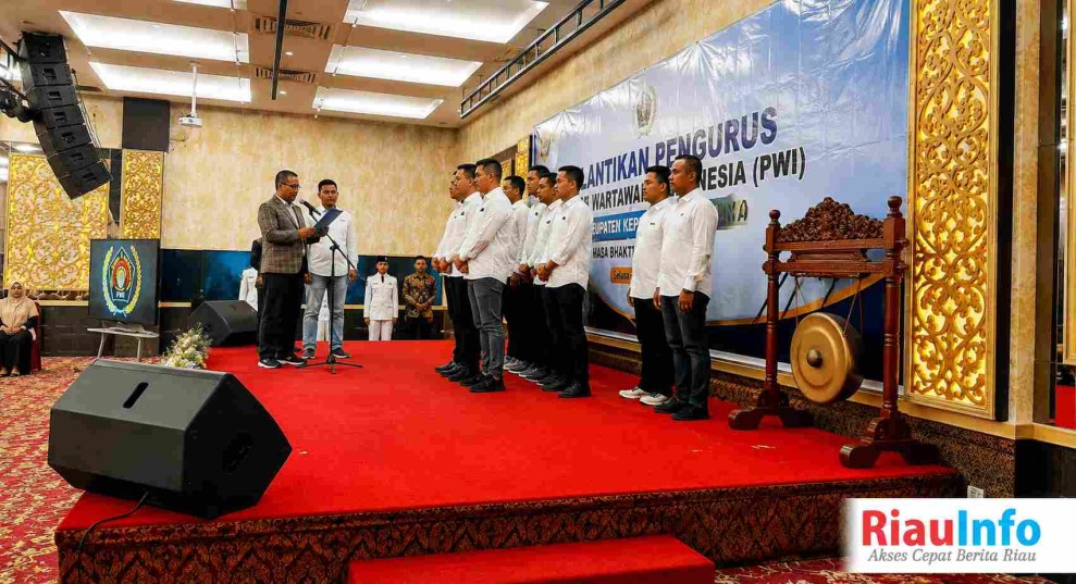 Raja Isyam Lantik PWI Meranti, Ingatkan Berita Jangan Diperjualbelikan 