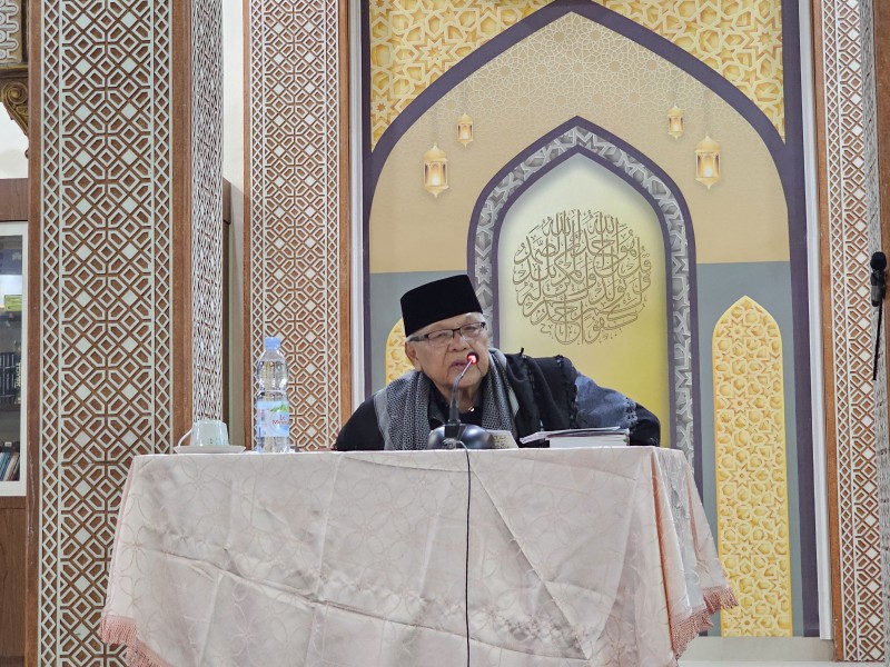 Pelihara dan Santuni Anak Yatim, Ustadz Djamaris Arief Paparkan Keutamaannya di Masjid Al-Jihad