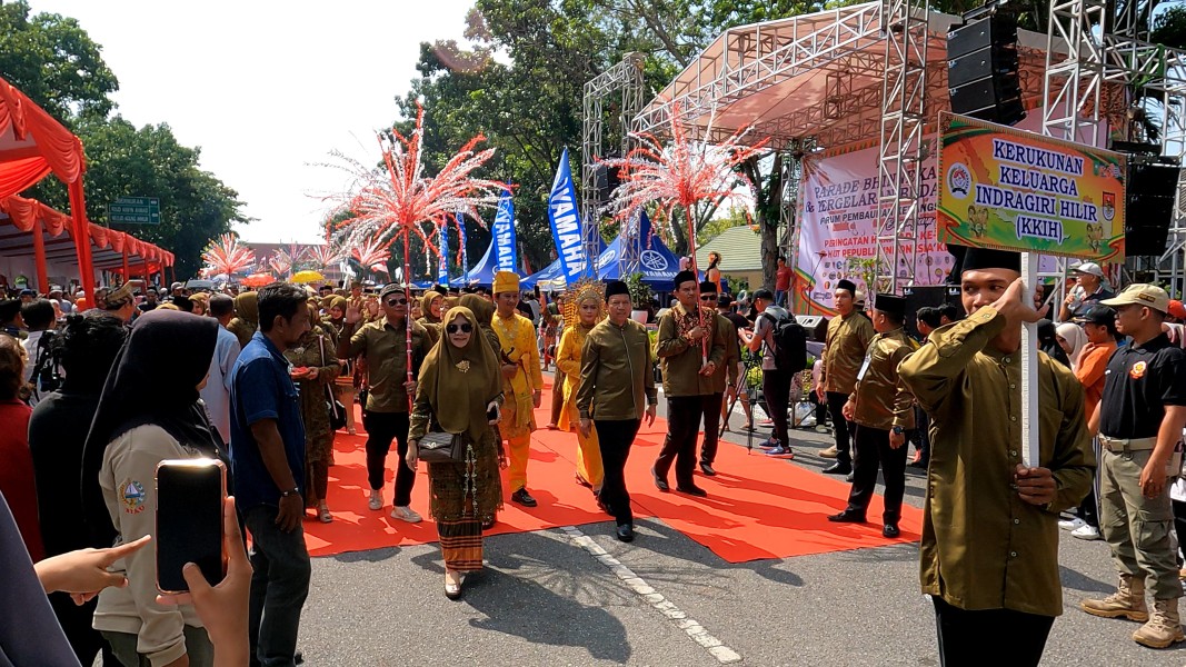 Meriah, Parade Bhinneka Tunggal Ika dan Pagelaran Budaya Nusantara FPK di Pekanbaru