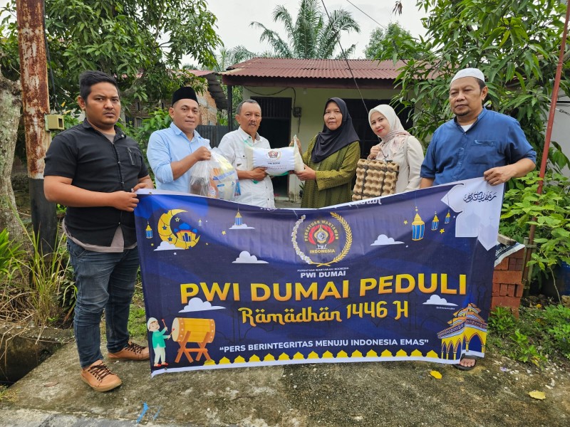 Melalui Kegiatan PWI Peduli, PWI Dumai Berbagi Kebaikan Menjelang Lebaran dengan Menyantuni Janda Wartawan