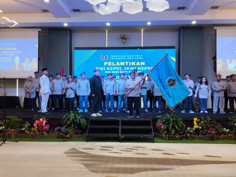 Pelantikan Pengurus PWI-IKWI Kepri dan Batam, Zulmansyah Tekankan Kode Etik