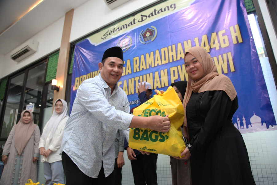 PWI Pusat dan IKWI Gelar Buka Puasa dan Santunan untuk Yatim Piatu