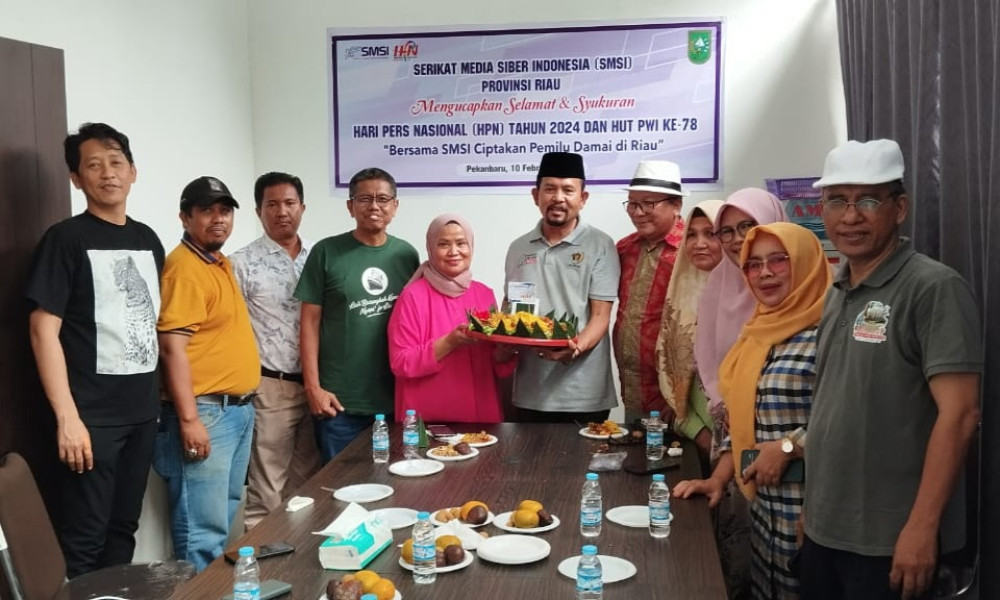 Peringati HPN 2024, SMSI Riau Do'a Bersama dan Potong Tumpeng