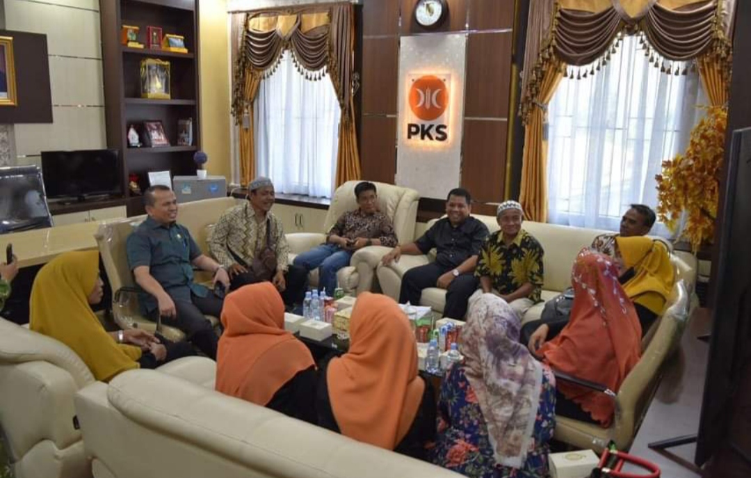  Ketua DPRD Pekanbaru Terima kunjungan Warga