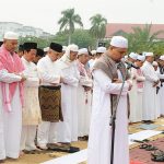 Wagubri Beserta Isteri Dan Kel Sholat Ied di Masjid Annur