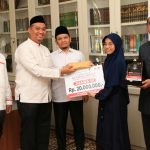 Markarius Anwar Serahkan Hadiah Juara 3 LBKK Nasional yang Ditaja Fraksi PKS DPR Rl
