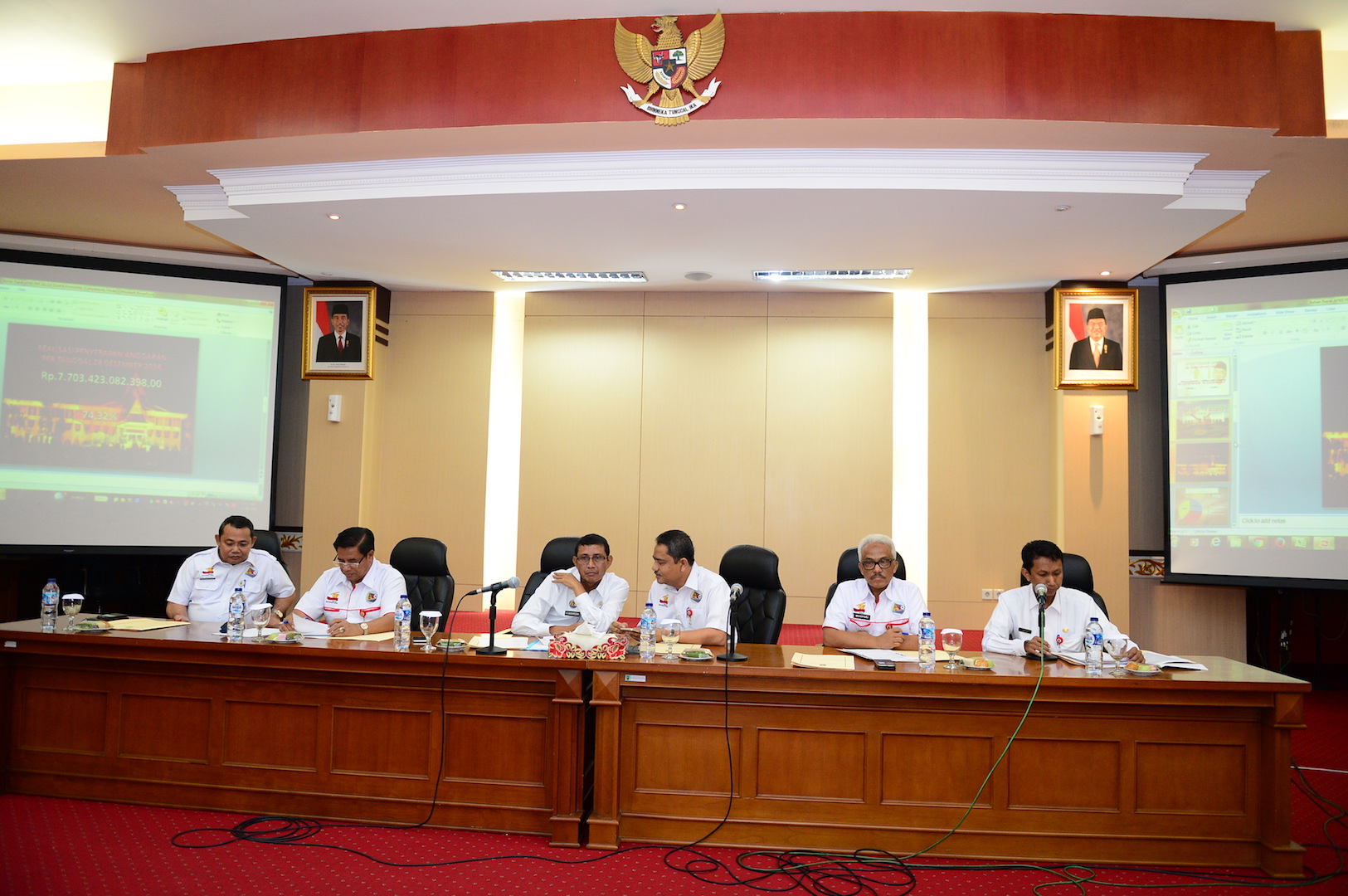 Sekda Prov Riau Pimpin Rapat Realisasi Fisik dan Keuangan Pemprov Riau T.A 2016 di Ruang Melati Kantor Gubernur