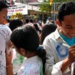 USAH PENGUMUMAN HASIL UN Pelajar SMP Corat-Coret Baju dan Konvoi di Jalanan 